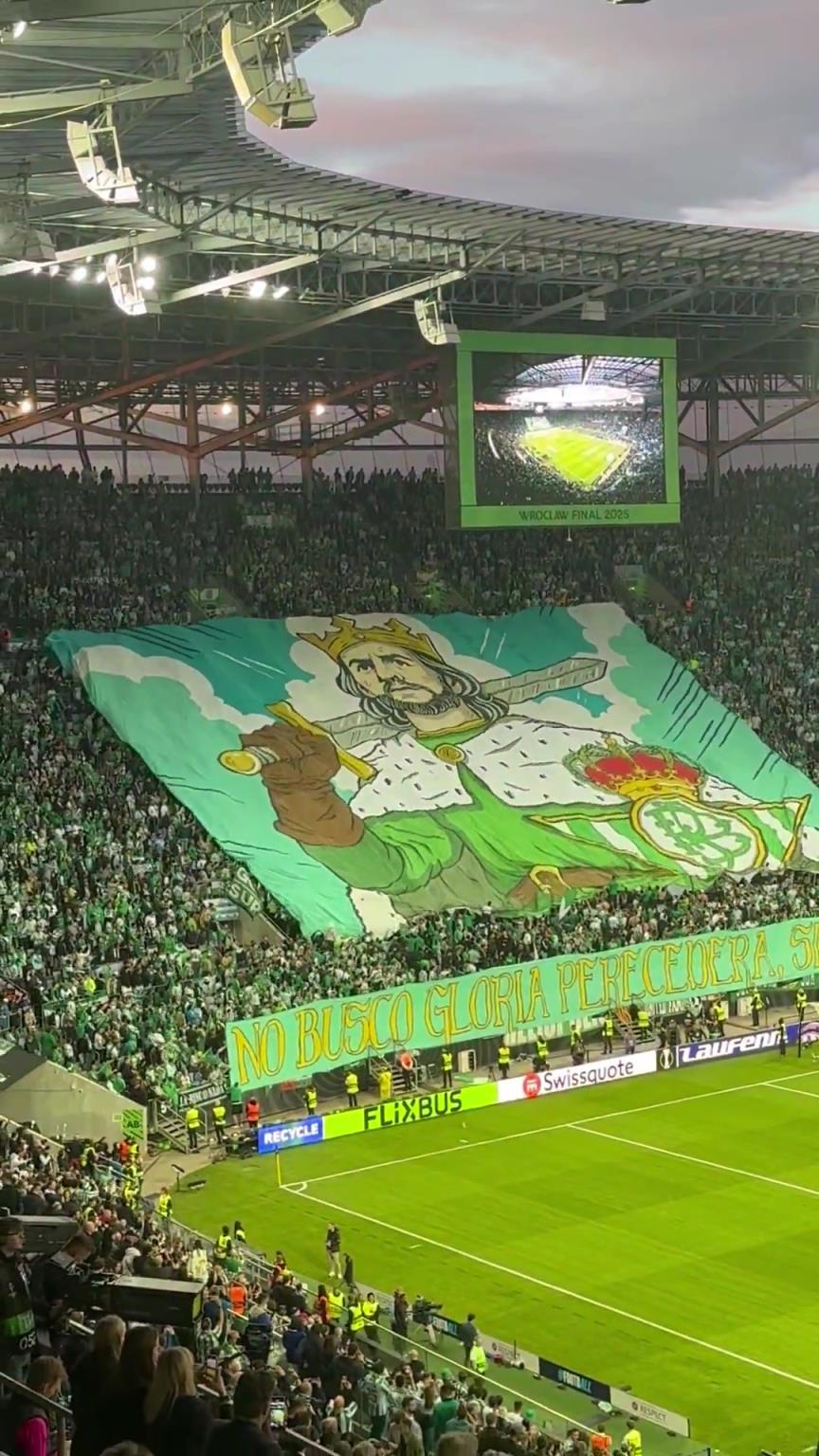 沖擊獎杯！貝蒂斯球迷這巨型Tifo太有氣勢了